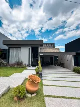 Casa à Venda no Alphasítio com Vista para a Reserva — Vista Principal