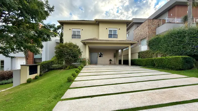 Casa de Alto Padrão à Venda no Tamboré 11