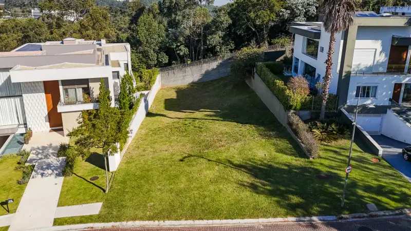 Terreno de Alto Padrão à Venda no Tamboré 11