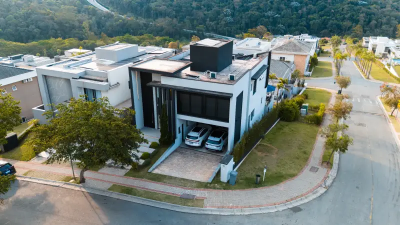 Casa de Esquina Totalmente Mobiliada à Venda no Itahyê — Foto #2