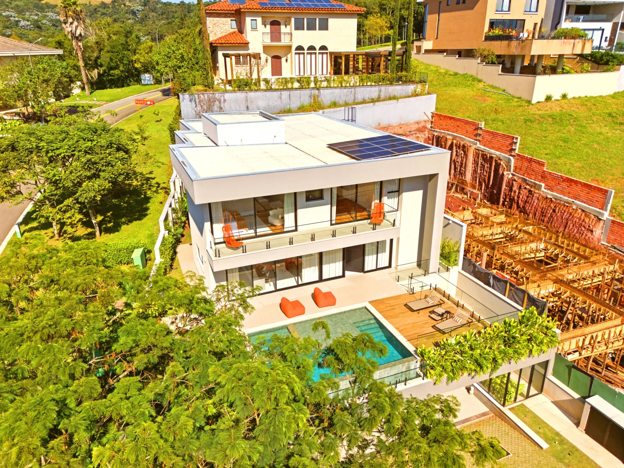 Casa Contemporânea de Esquina no Gênesis II — Foto #10