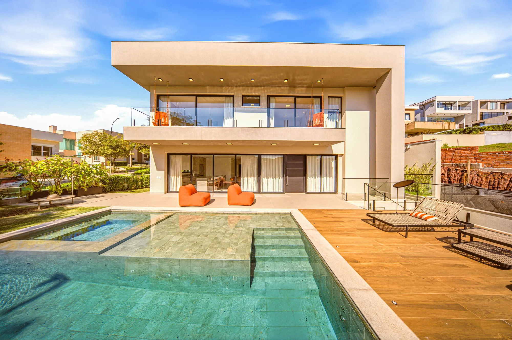 Casa Contemporânea de Esquina no Gênesis II — Foto #56