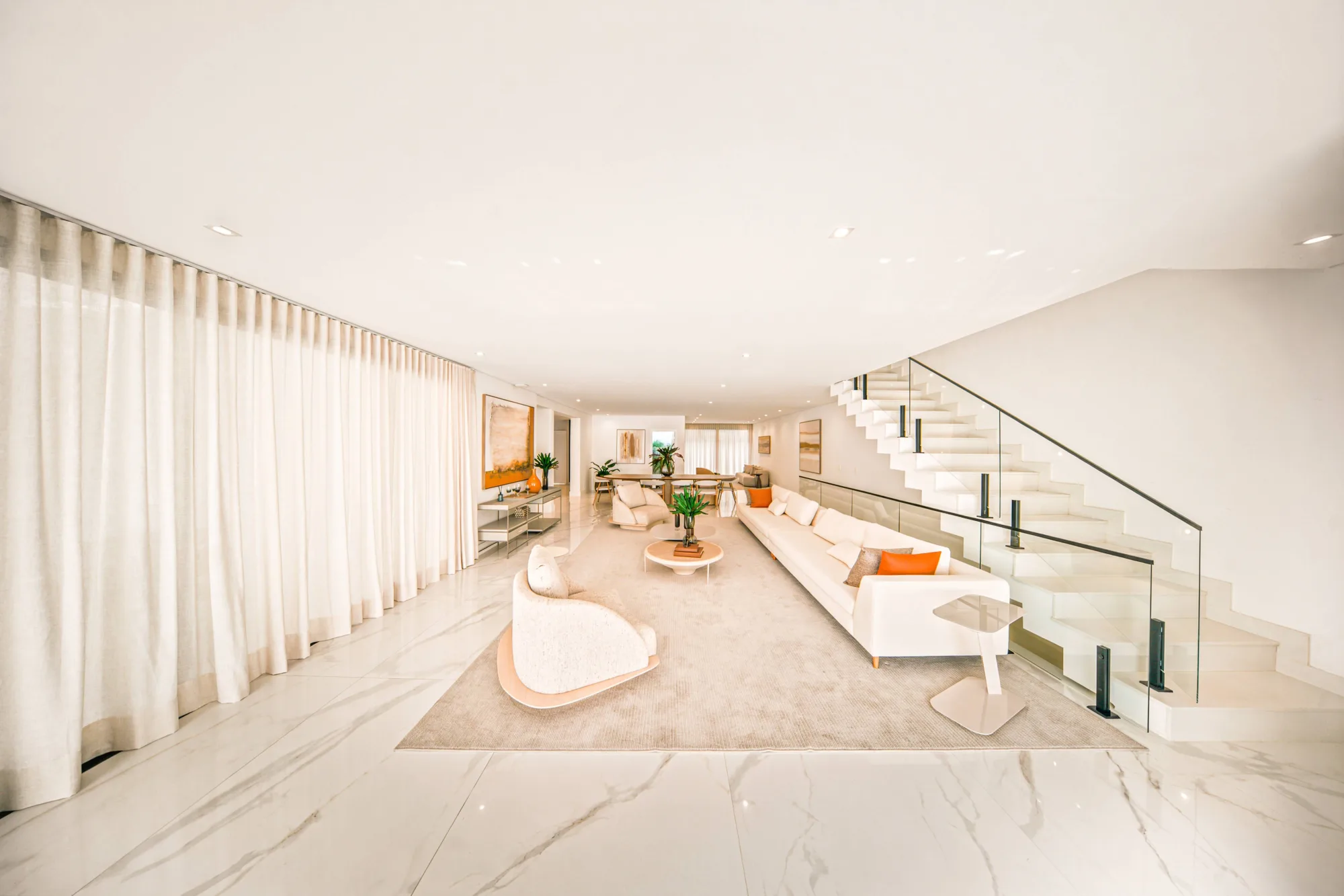 Casa Contemporânea de Esquina no Gênesis II — Foto #12