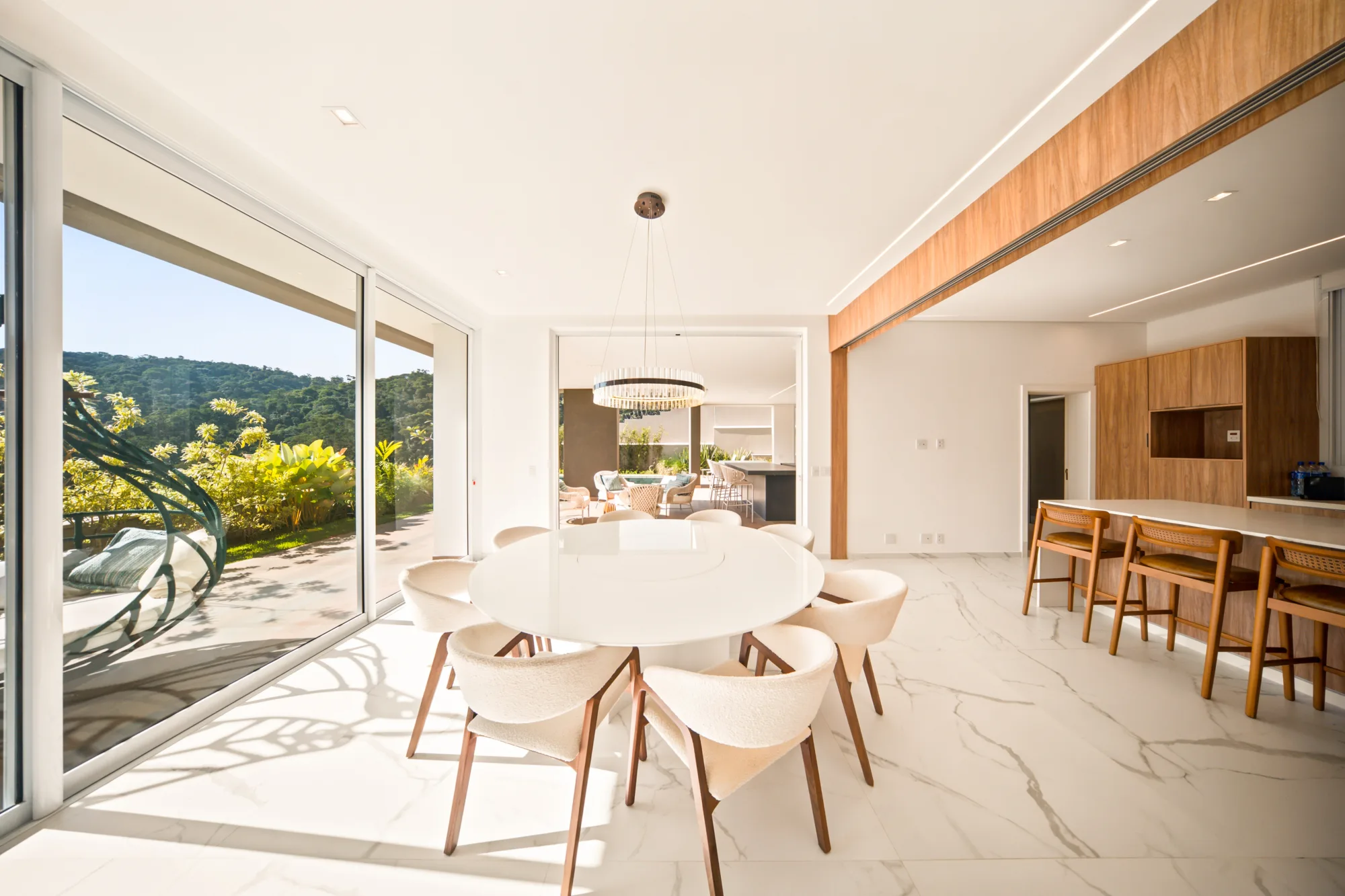 Casa de Alto Padrão à Venda no Tamboré 10 — Foto #2