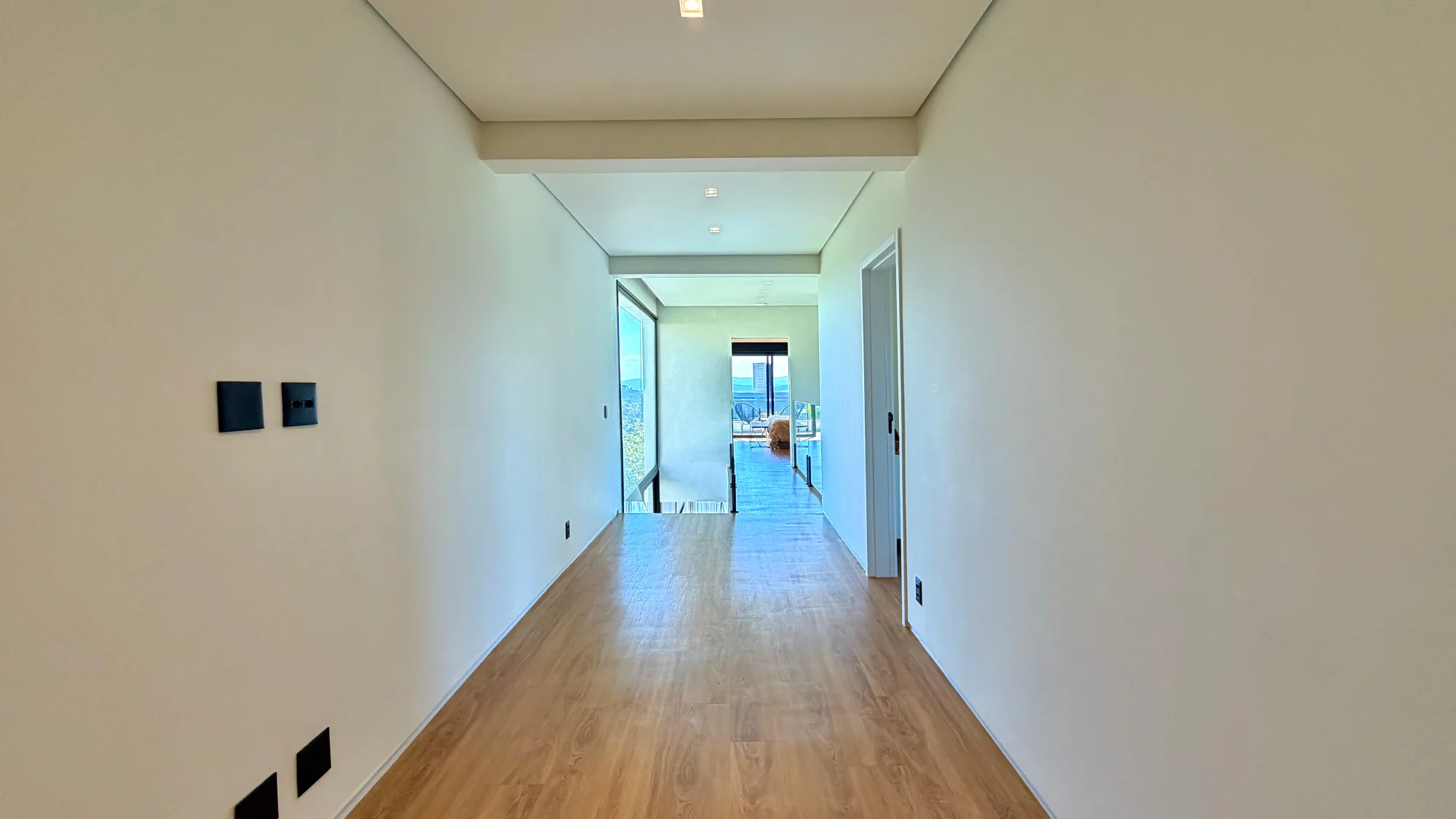 Casa Contemporânea à Venda no Condomínio Gênesis II — Foto #26