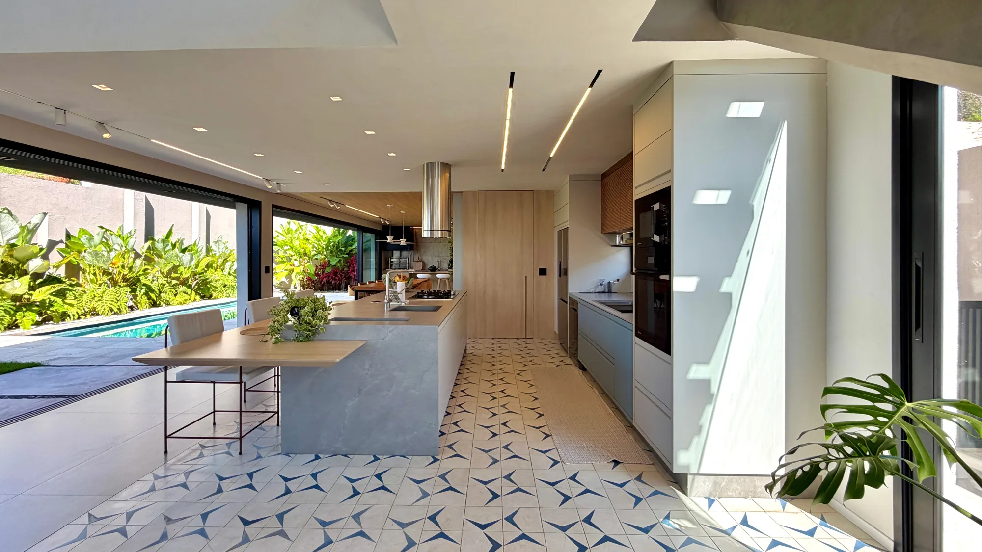 Casa Contemporânea à Venda no Condomínio Gênesis II — Foto #34