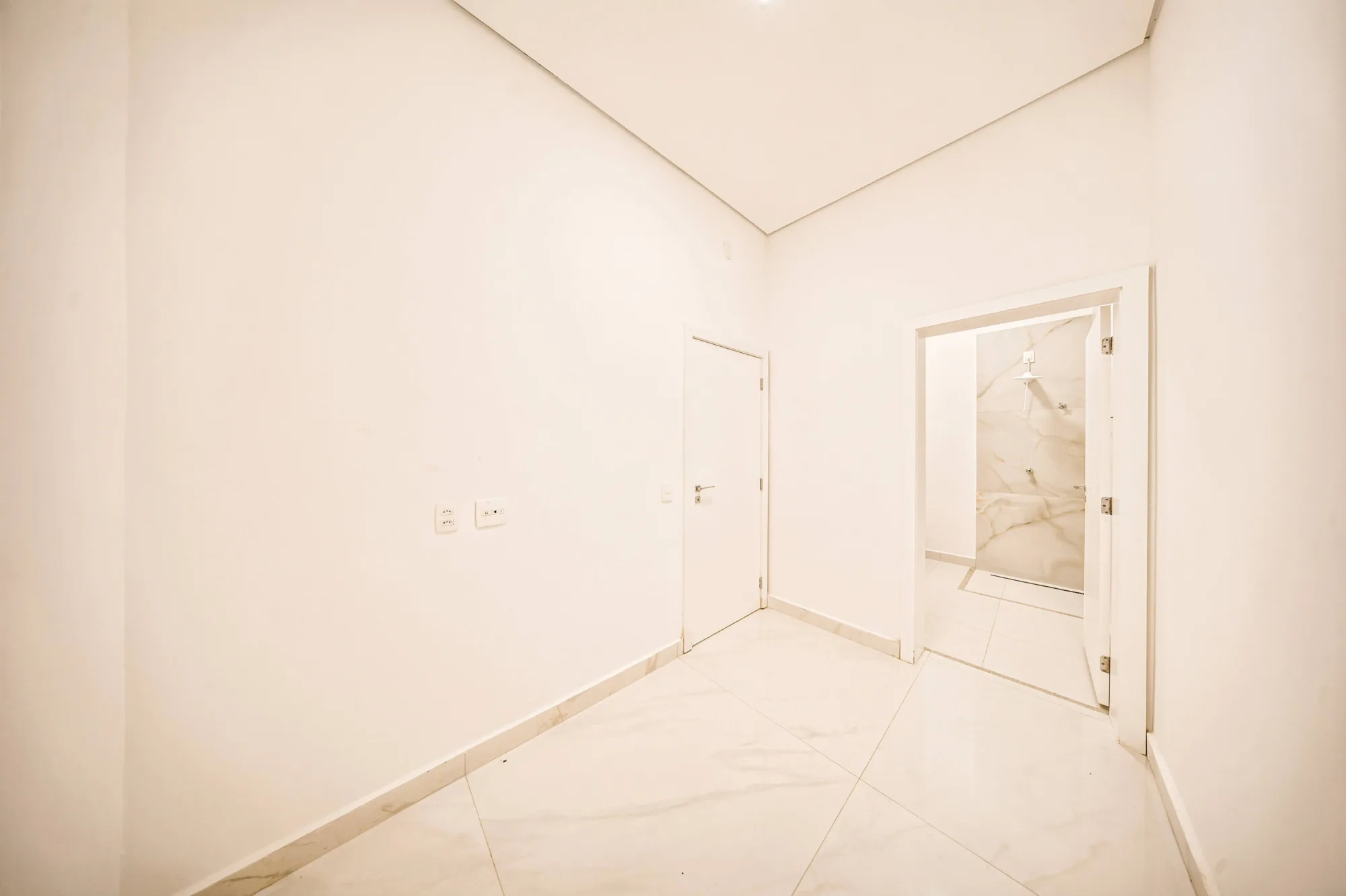 Casa Contemporânea de Esquina no Gênesis II — Foto #31