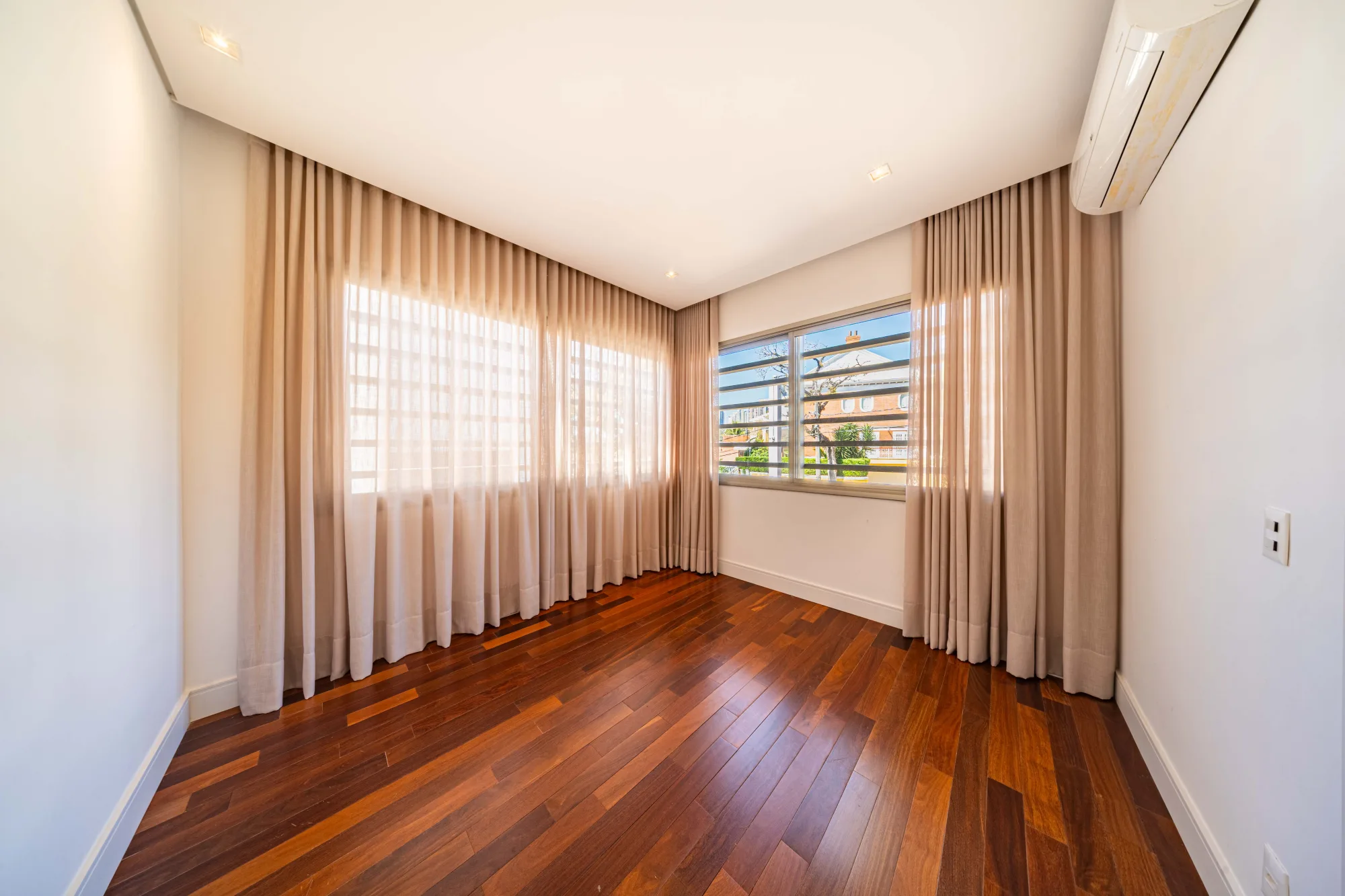 Mansão Madri à Venda no Residencial Alphaville 1 — Foto #3