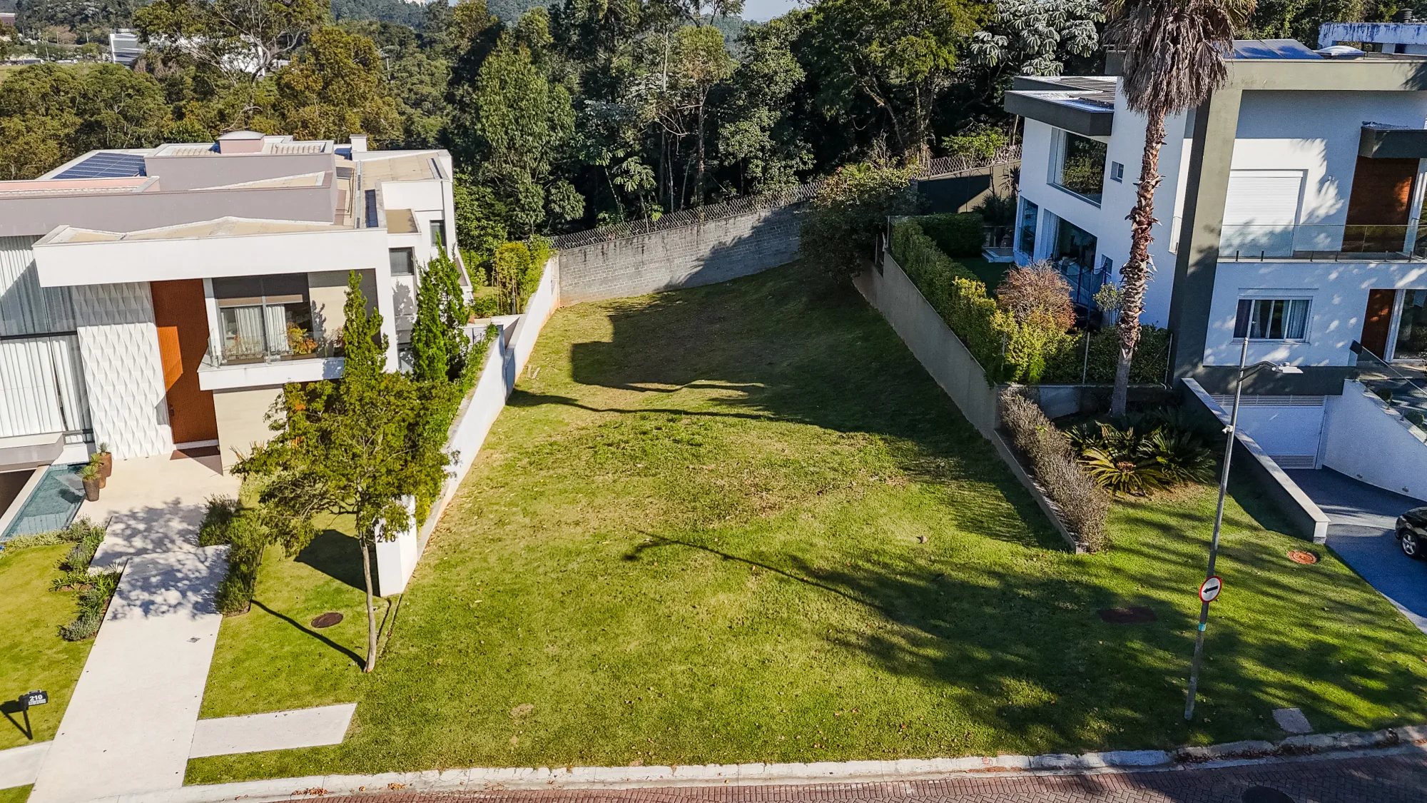Terreno de Alto Padrão à Venda no Tamboré 11